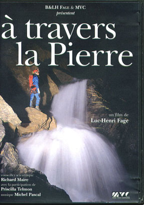 A TRAVERS LA PIERRE